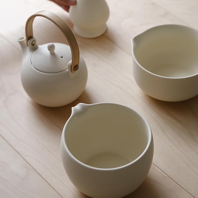 Matcha Whisk Set, Ceramic Matcha Bowl & Whisk Holder, Bamboo Accessory, Modern Design (Matte Crème, Pouring Spout)