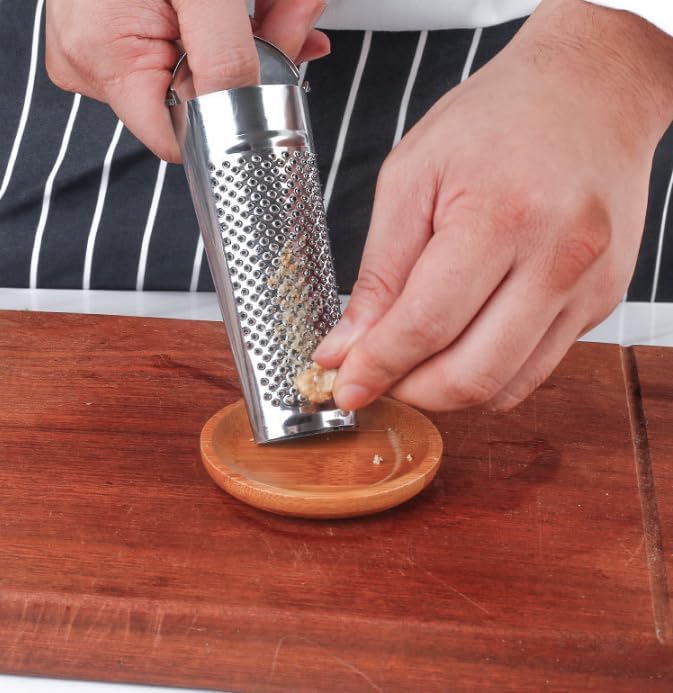 Nutmeg Grater Stainless Steel Kitchen Grater, Multifunctional Zester for Ginger, Garlic,Cheese Grate Nutmeg, Lemon, Lemon ZesterDurable and Professional Kitchen Tool Garlic Tools