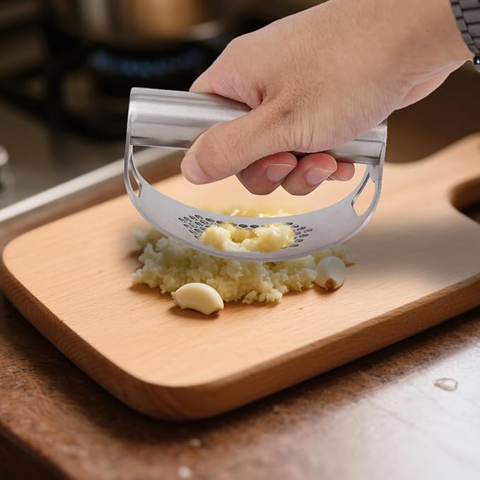 Stainless Steel Hand Garlic Presser Set, Hand Garlic Press with Plastic Peeler Tube and Brush Ginger Crusher Supplies for Kitchen Vegetable Processing Tools