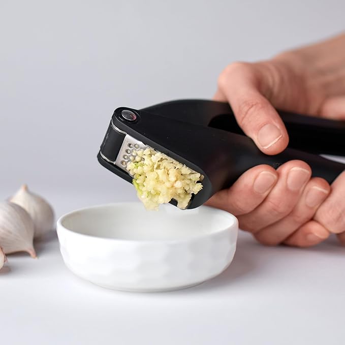 uxcell 2pcs Garlic Press, 7.5 Inch Stainless Steel Garlic Slicer Crusher Tool Kitchen Utensil for Home Cooks and Professional Chefs, White
