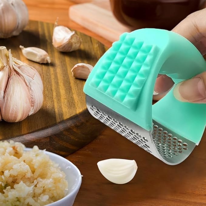 Garlic Press Rocker Stainless Steel, Garlic Crusher with Peeler & Cleaning Brush, Easy to Use Garlic Mincer for Kitchen Cooking, Ergonomic Garlic Chopper Tool, Durable Garlic Presser Gadget (Black)