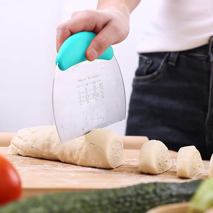 1 pcs Dough Pastry Scraper Chopper/Stainless Steel Dough Scraper Cutter with Ergonomic Rubber Non-Slip Grip/Dough Scraper Cutter/Pro Pastry Pizza Cutter Chopper (Blue)