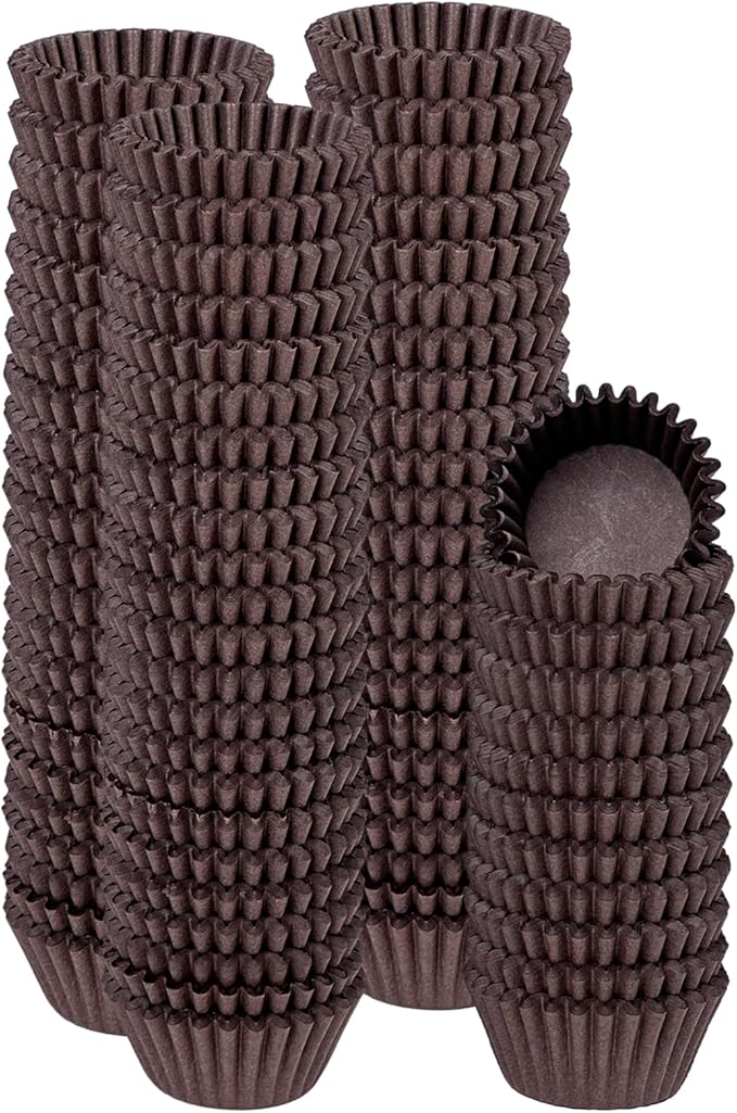 qiqee 600 Count Mini Cupcake Liners Coffee Muffin Liners Food Grade Baking Cups Paper No Smells（Small Size）