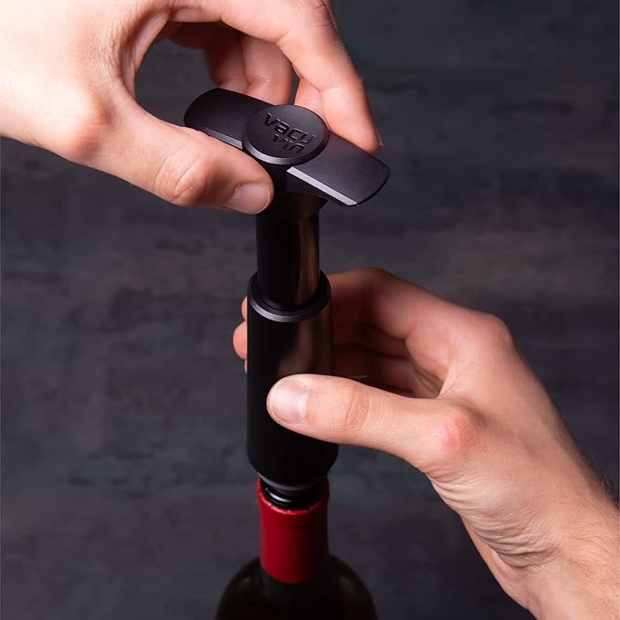 Vacu Vin Wine Saver Pump Blue with Vacuum Wine Stopper - Keep Your Wine Fresh for up to 10 Days - 1 Pump 6 Stoppers - Reusable - Made in the Netherlands