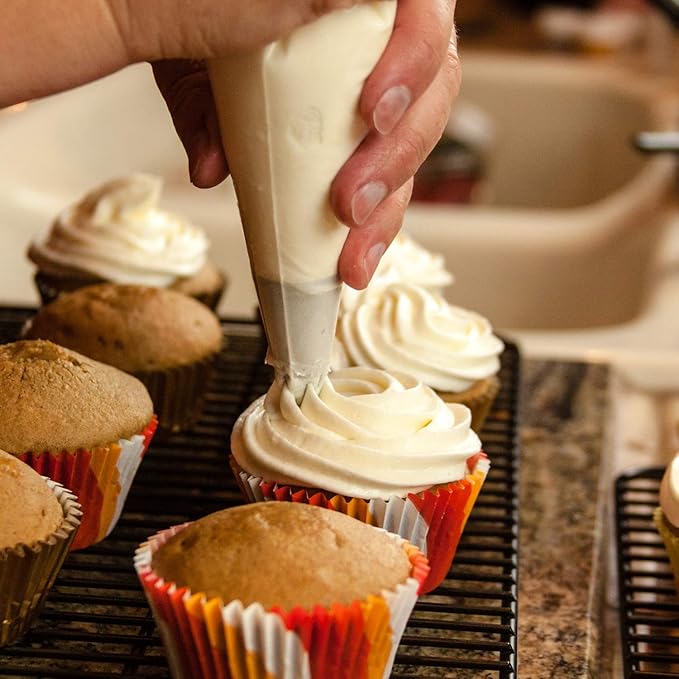Tamodan Piping Bags 100PCS & 16 Inches Tipless Piping Bags, Extra Thick Pastry Bags Disposable, Non-Slip Icing Piping Bags Disposable Design, Cake Decoration.