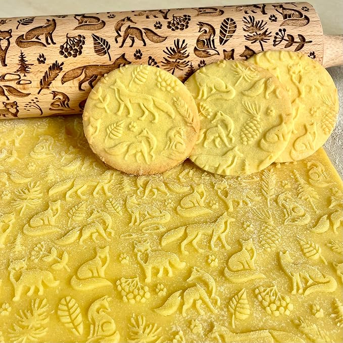 FOX Embossing Rolling Pin – Laser Engraved Dough Roller with a woodland fox and forest pattern. Perfect for cookies, pottery, and a thoughtful gift. By Algis Crafts.